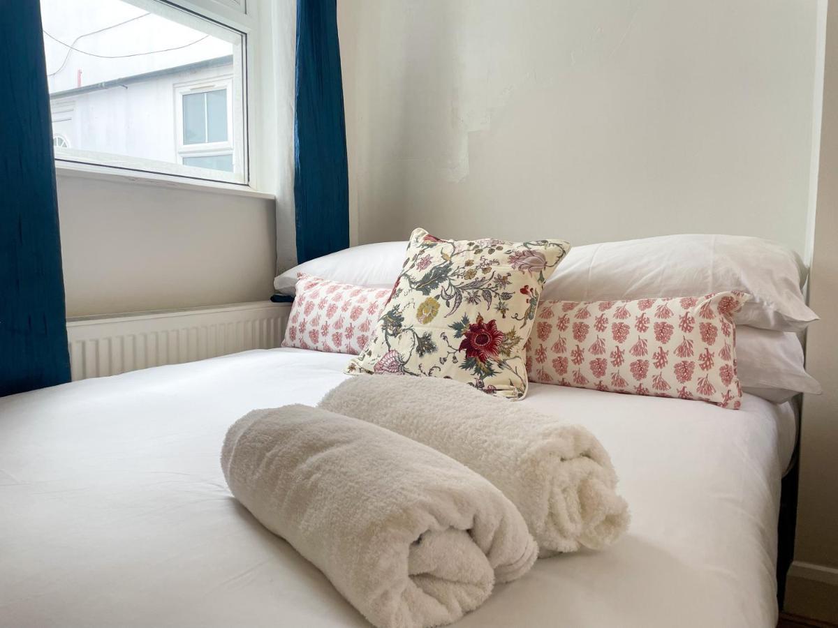134 Kilburn Road Apartment Londra Esterno foto