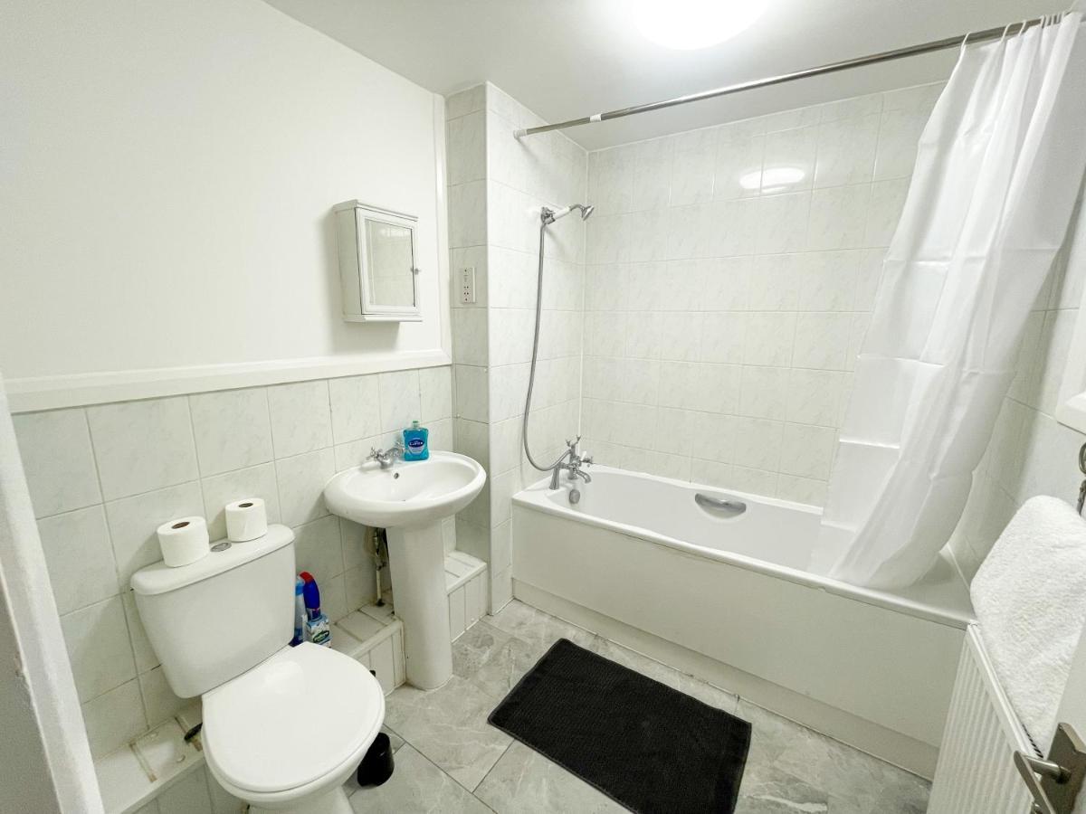 134 Kilburn Road Apartment Londra Esterno foto