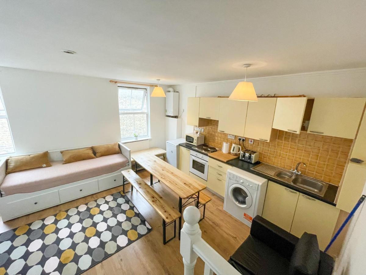 134 Kilburn Road Apartment Londra Esterno foto